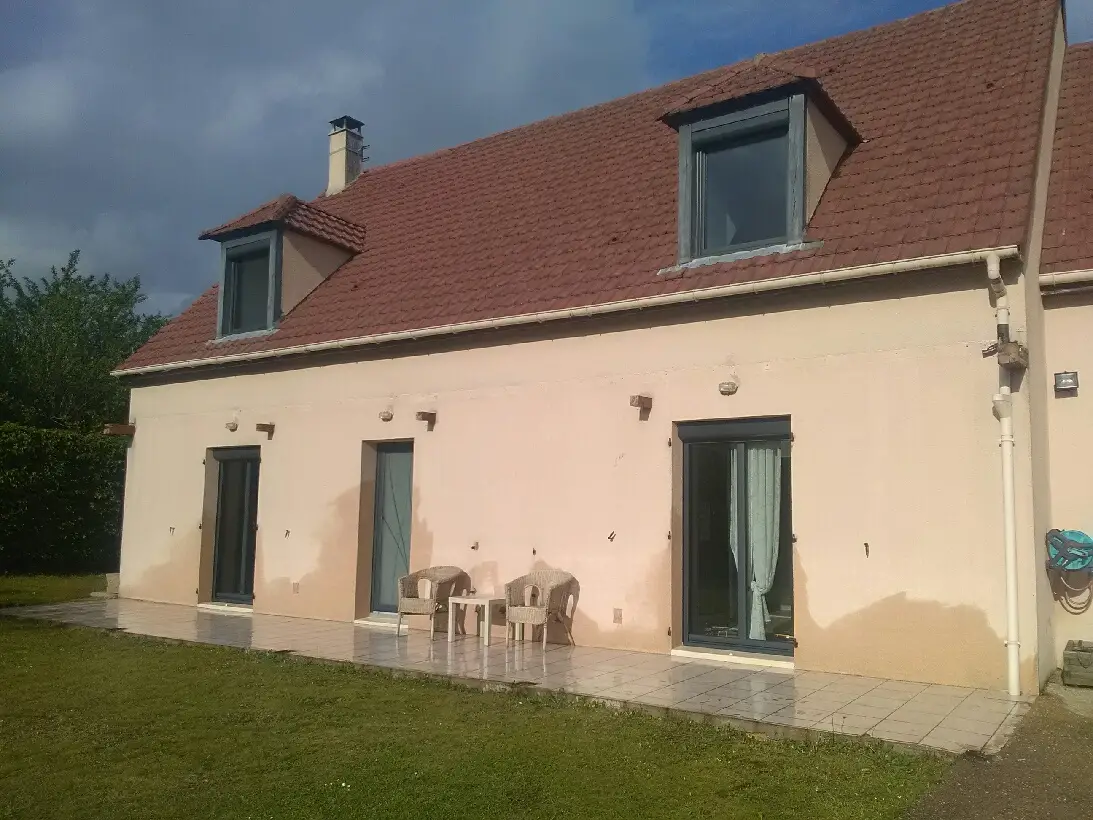 maison-particuliere-nettoyage-facade-peinture-murs-exterieurs