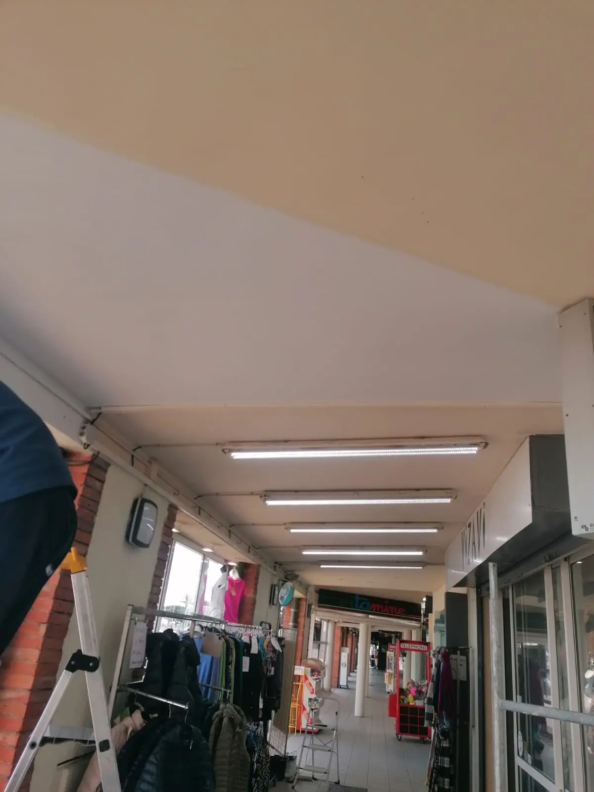 ravalement-facade-et-plafond-magasin